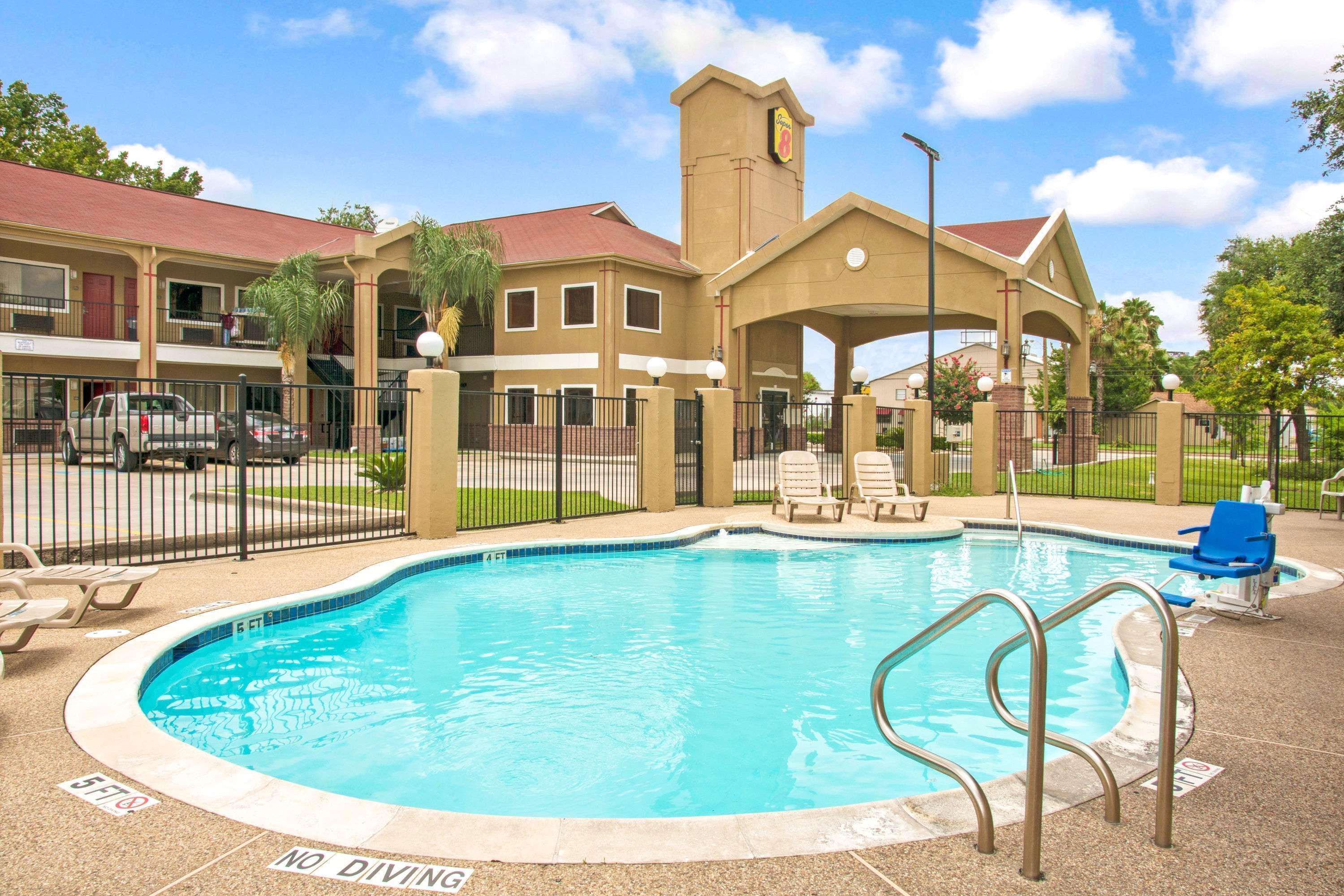 Super 8 By Wyndham Houston/Brookhollow Nw Exterior foto